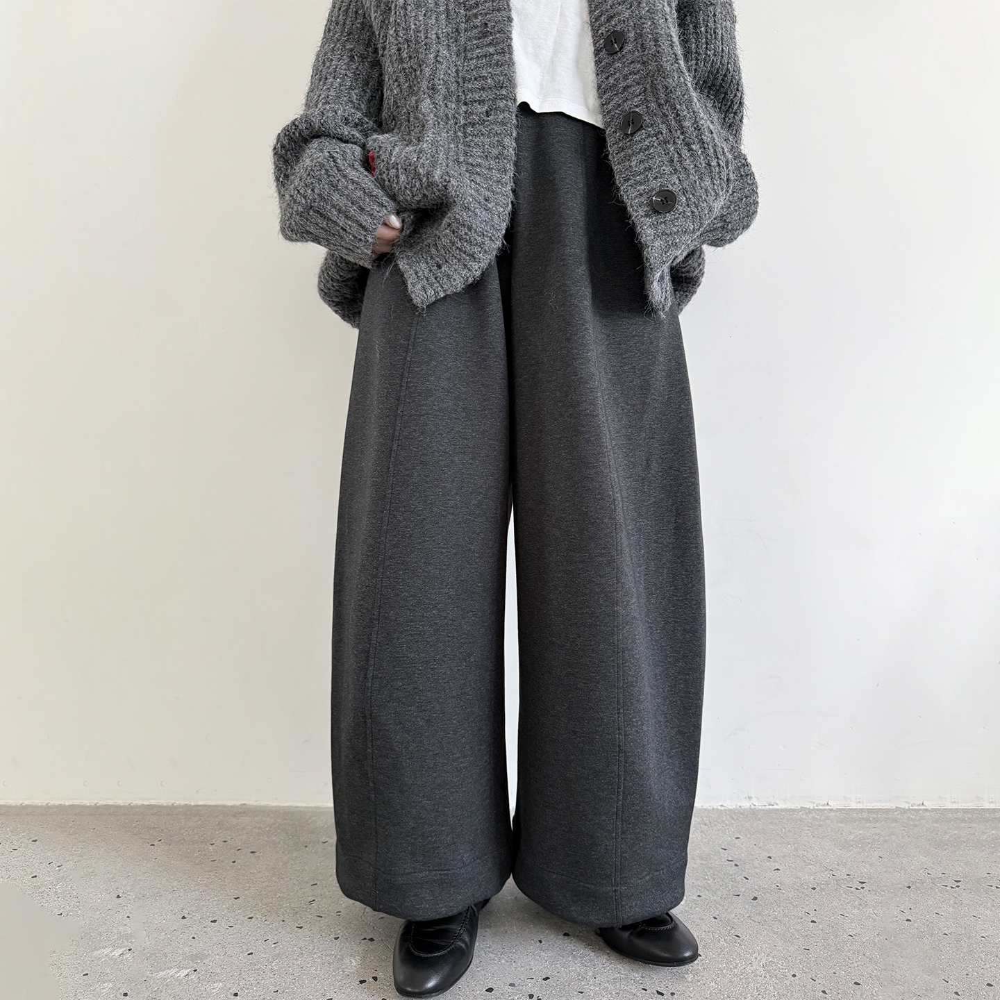 极简显瘦质感弯刀太空棉休闲裤