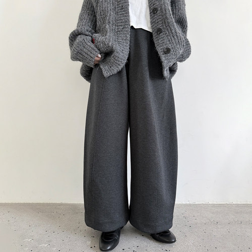 极简显瘦质感弯刀太空棉休闲裤