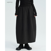 陆与山屿弧形不规则显瘦女士半身裙2025冬季 加厚a字百褶黑色裙子