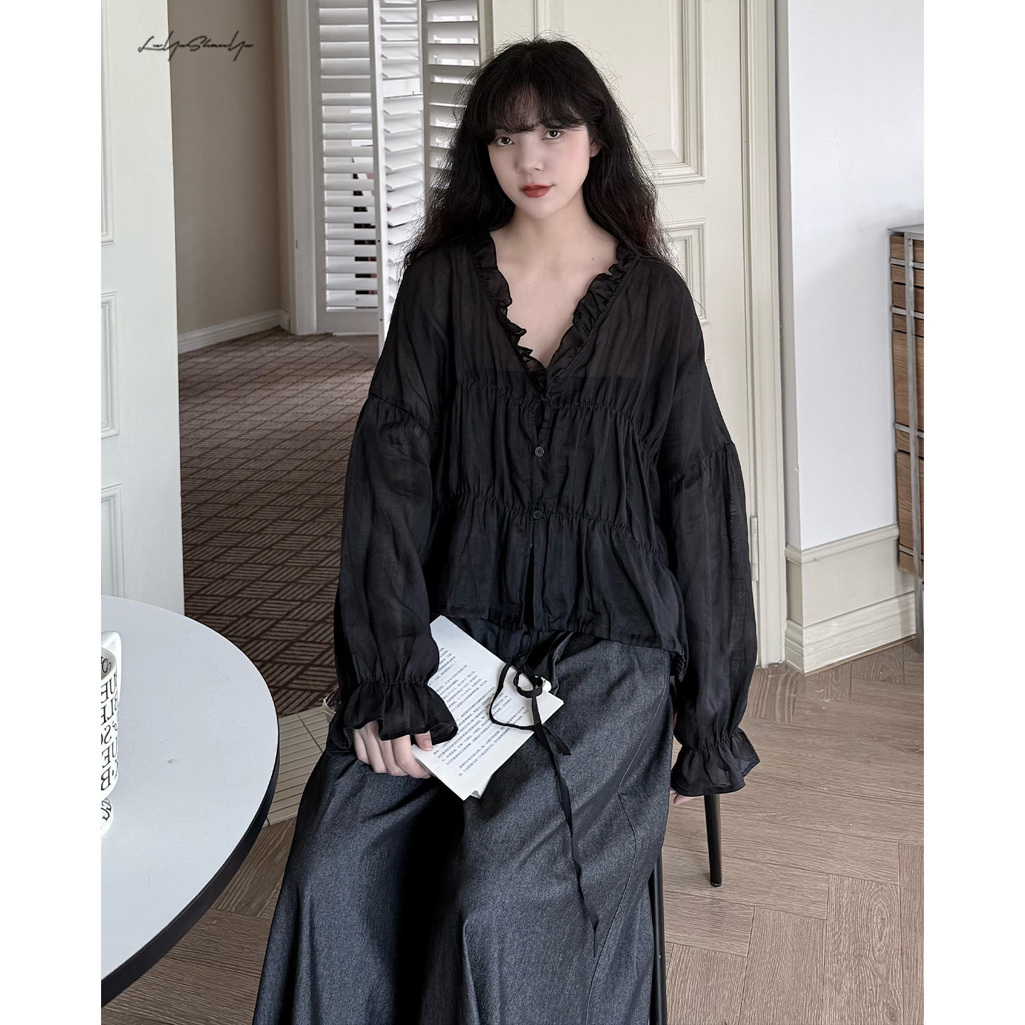 陆与山屿【褶】V领口木耳边黑色上衣垂感苎麻衬衣设计感防晒衬衫,女装/女士精品,衬衫,淘宝优惠券,粉丝福利购,淘宝优惠卷