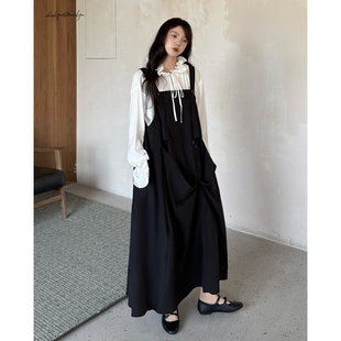 陆与山屿 暗黑系背带小众设计连衣裙多纽扣穿法黑色背带裙 惊蛰