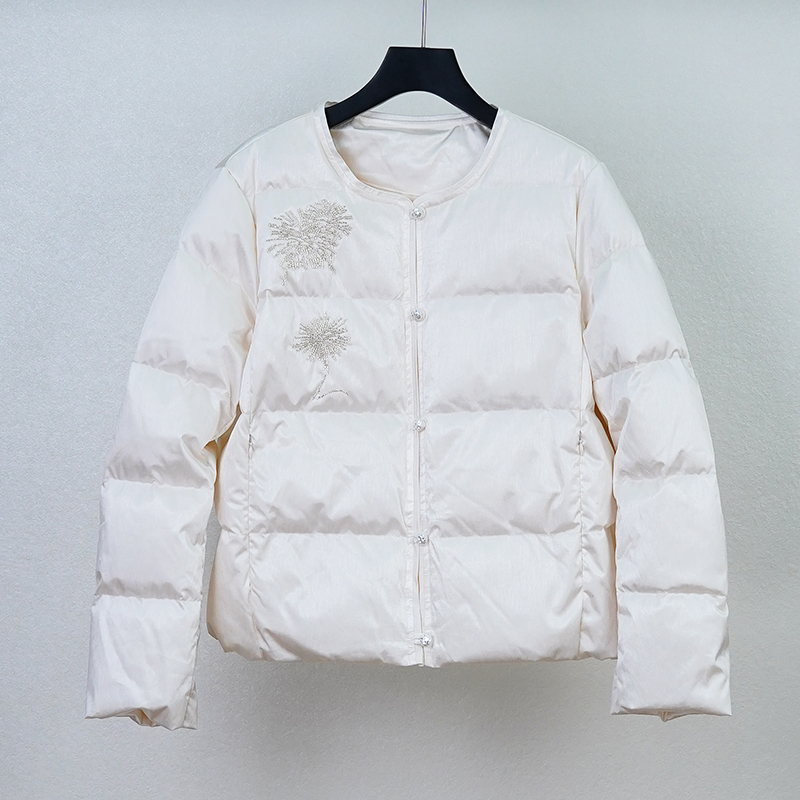 90白鸭绒云朵泡芙短外套女圆领轻奢高级感气质羽绒服