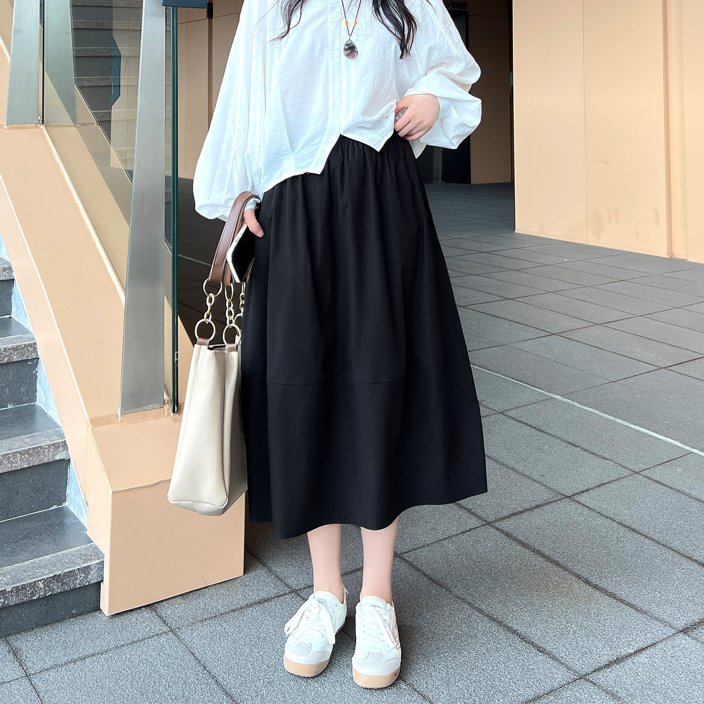 黑色半身裙女春夏2026新款松紧腰梨型身材遮胯显瘦百搭a字花苞裙