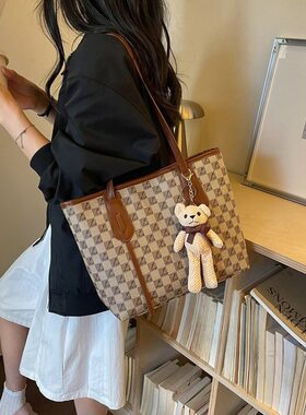 新款跨境时尚设计感托特包可爱挂件老花女士包2026通勤休闲单肩包