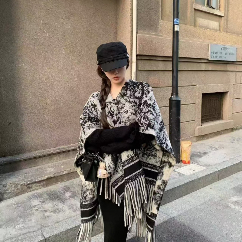 水墨画2025新款仿羊绒山水画羊绒抖篷披风高级感民族风女围巾披肩