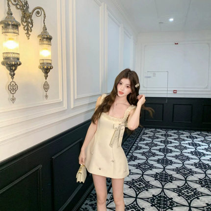 千金风名媛镶钻连衣裙女2026夏季新款立体花重工修身时尚显瘦短裙