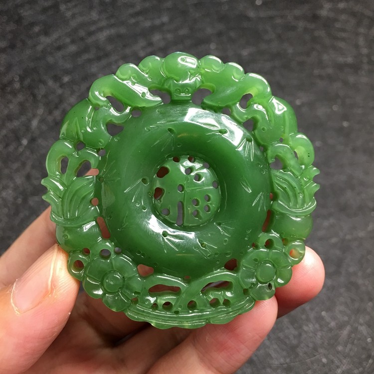 天然和田玉山料碧玉镂空福字菠菜绿男女款吊坠正品证书保真玉石