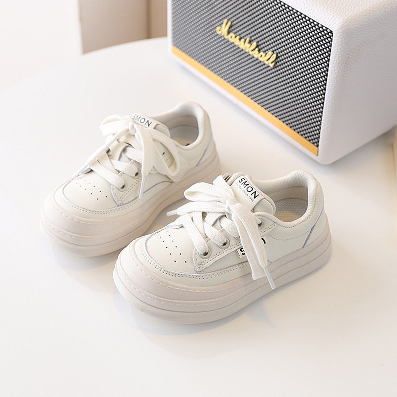 儿童厚底小白鞋2026春秋新款男童休闲运动鞋时尚女童百搭舒适板鞋