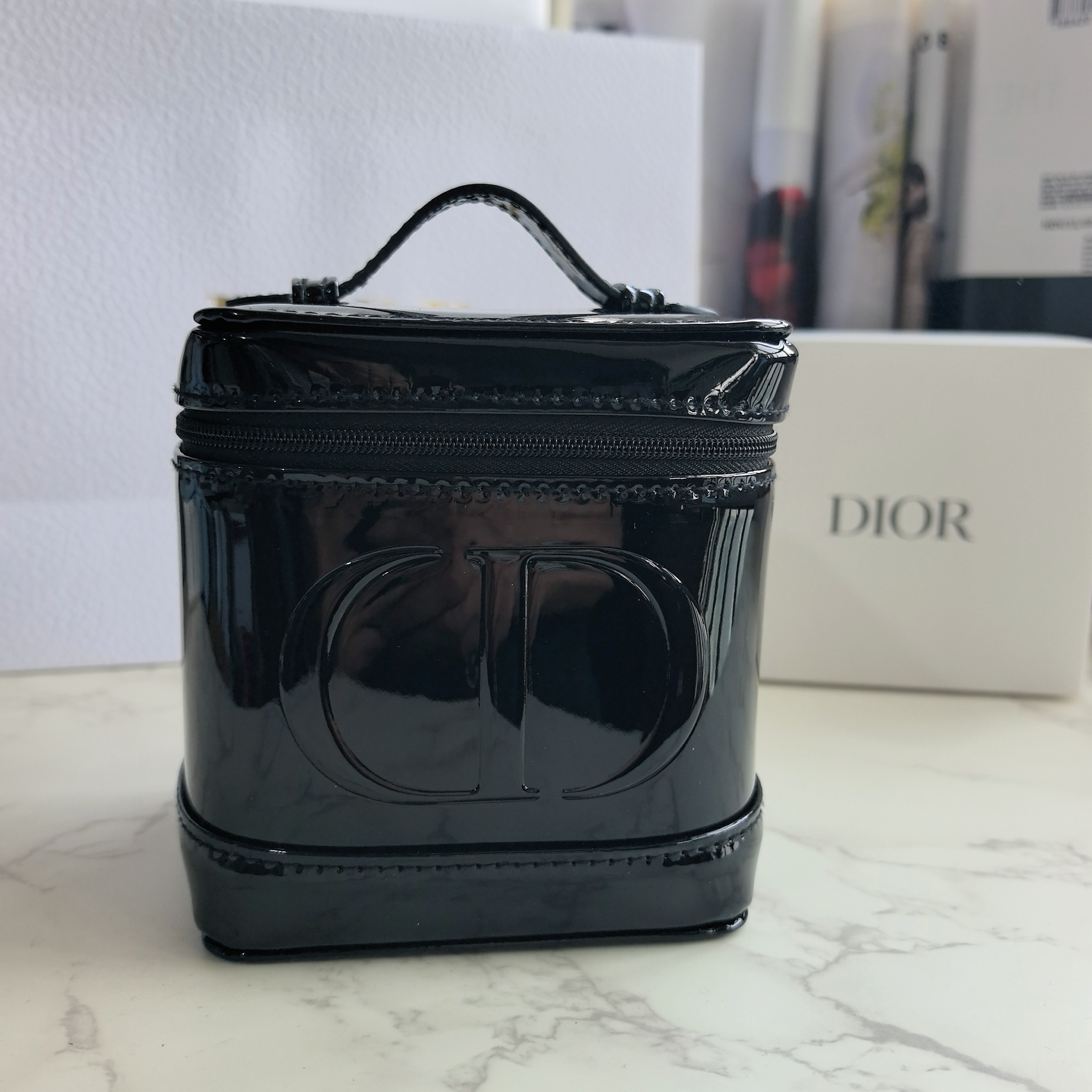 Dior迪奥化妆包黑色正方形漆皮箱型小包拉链手提包女