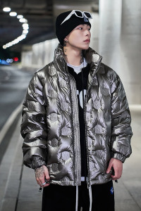 927 冬装新款90%白鸭绒潮牌亮面羽绒服男潮流外套图片