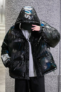 928白鸭绒冬季ins亮面男潮流宽松连帽羽绒服情侣外套图片