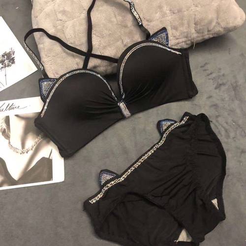 带钻内衣文胸聚拢而亮钻交叉