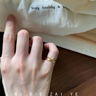 如蝶在野 vintage中古金色拉丝素圈戒指高级感叠戴冷淡风开口尾戒