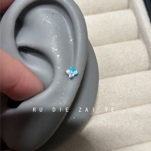 如蝶在野 渐变蓝白锆石mini四叶草耳骨钉钛钢螺丝小巧耳蜗钉耳钉