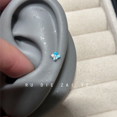 如蝶在野  渐变蓝白锆石mini四叶草耳骨钉钛钢螺丝小巧耳蜗钉耳钉
