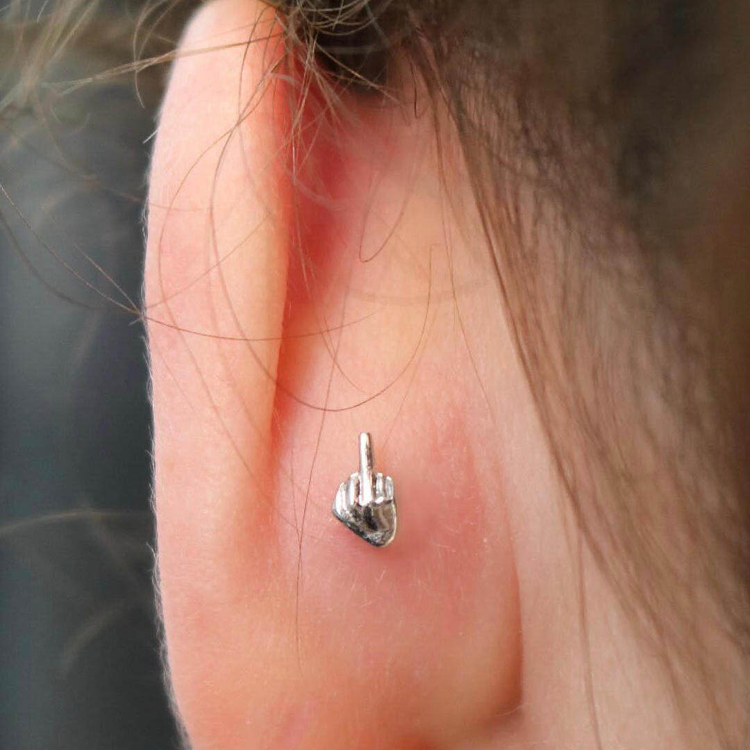 如蝶在野  bi个中指吧~小众搞怪竖中指钛钢螺丝拧扣耳骨钉耳钉,饰品/流行首饰/时尚饰品新,耳钉,淘宝优惠券,粉丝福利购,淘宝优惠卷