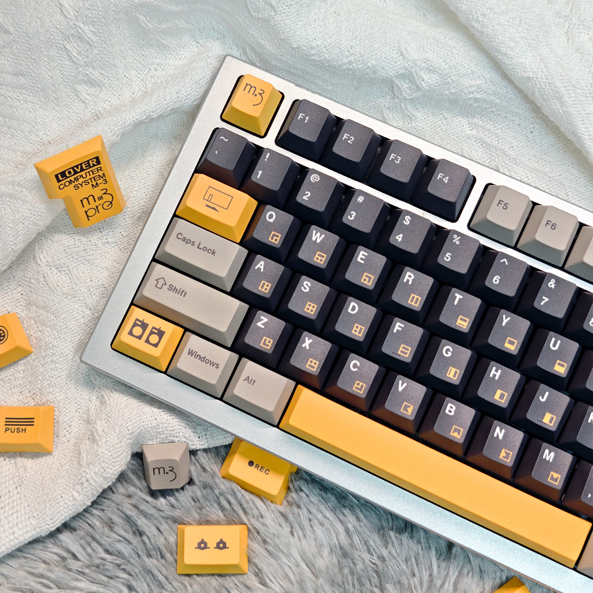 梦键M-3 Pro键帽经典复刻黄灰黑配色简约男生机械键盘帽pbt热升华