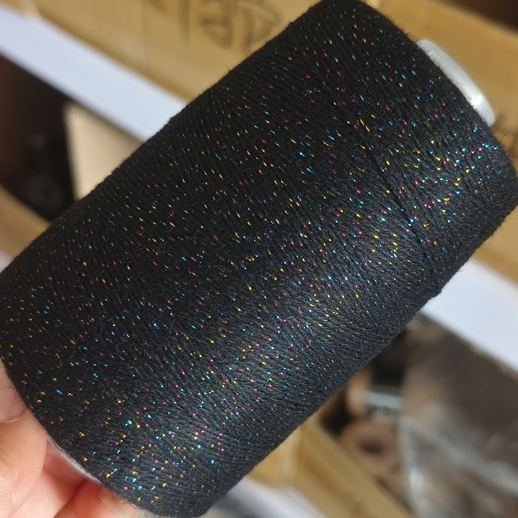 亮丝彩丝羊绒线彩金黑彩金红毛线