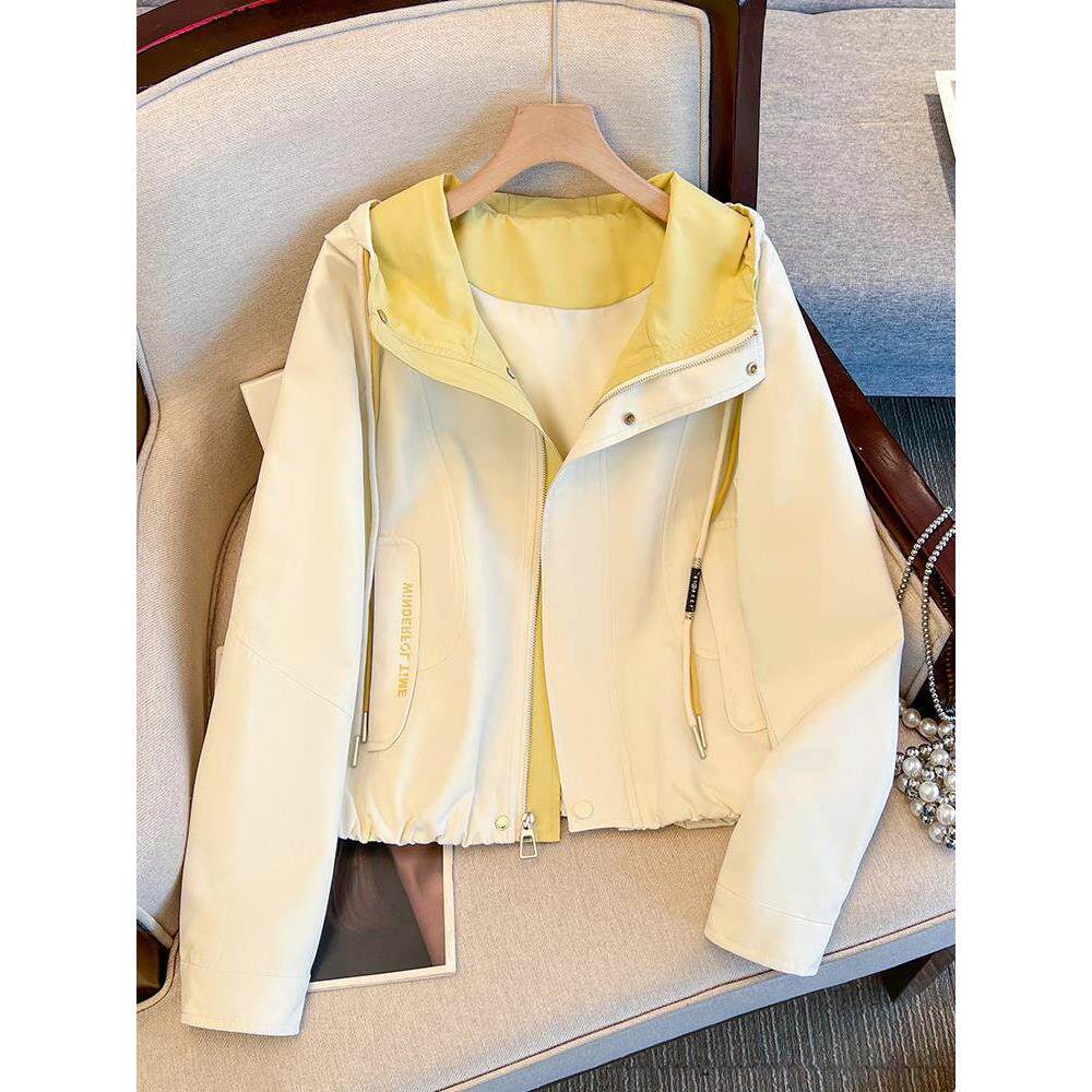 年今年2026冲锋衣爆款薄外套春装流行女款减龄新款早春漂亮小个子