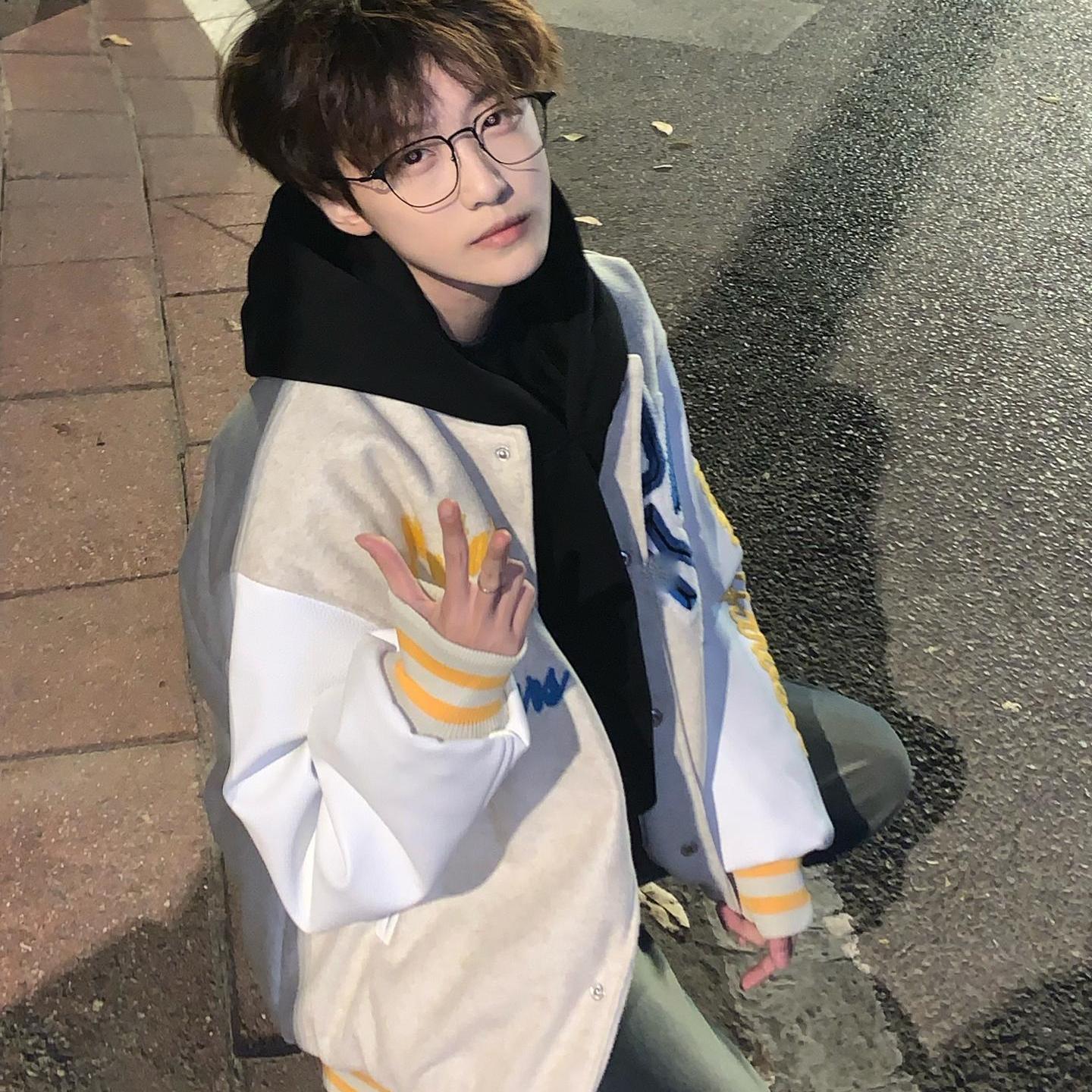 原创美式国潮植绒刺绣字母棒球服