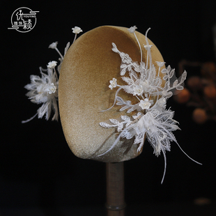 优颖超仙白色羽毛蕾丝花朵新娘头饰唯美发夹婚纱盘发对夹拍照发饰