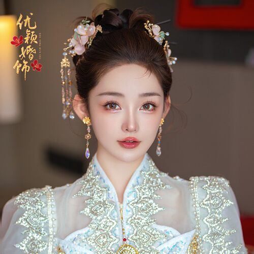 中式秀禾服浅色减龄唯美汉服发饰