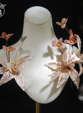 优颖粉色绸缎烫花百合花发夹新娘头饰国风复古敬酒服百搭旗袍古装