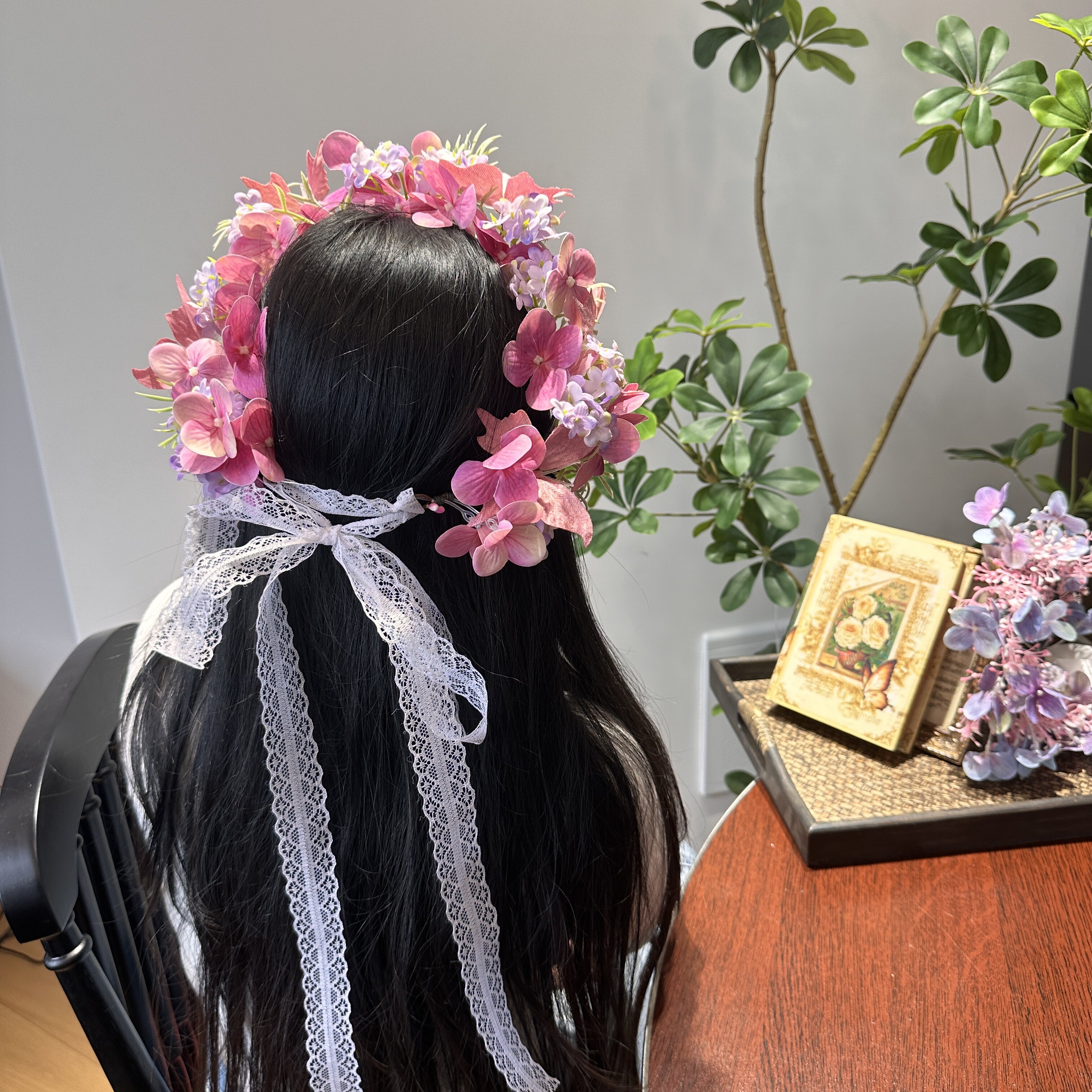 新款森系绿植粉色花蝴蝶花环新娘头饰度假海边结婚外景旅拍头饰品