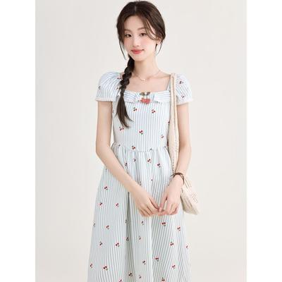 法式超好看樱桃方领条纹连衣裙女夏宽松小个子高级小众不撞款裙子