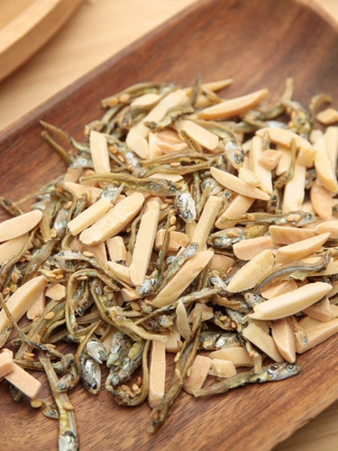 Tianliuquan House Little Fish Dished Sesame и миндальные креветки сушено