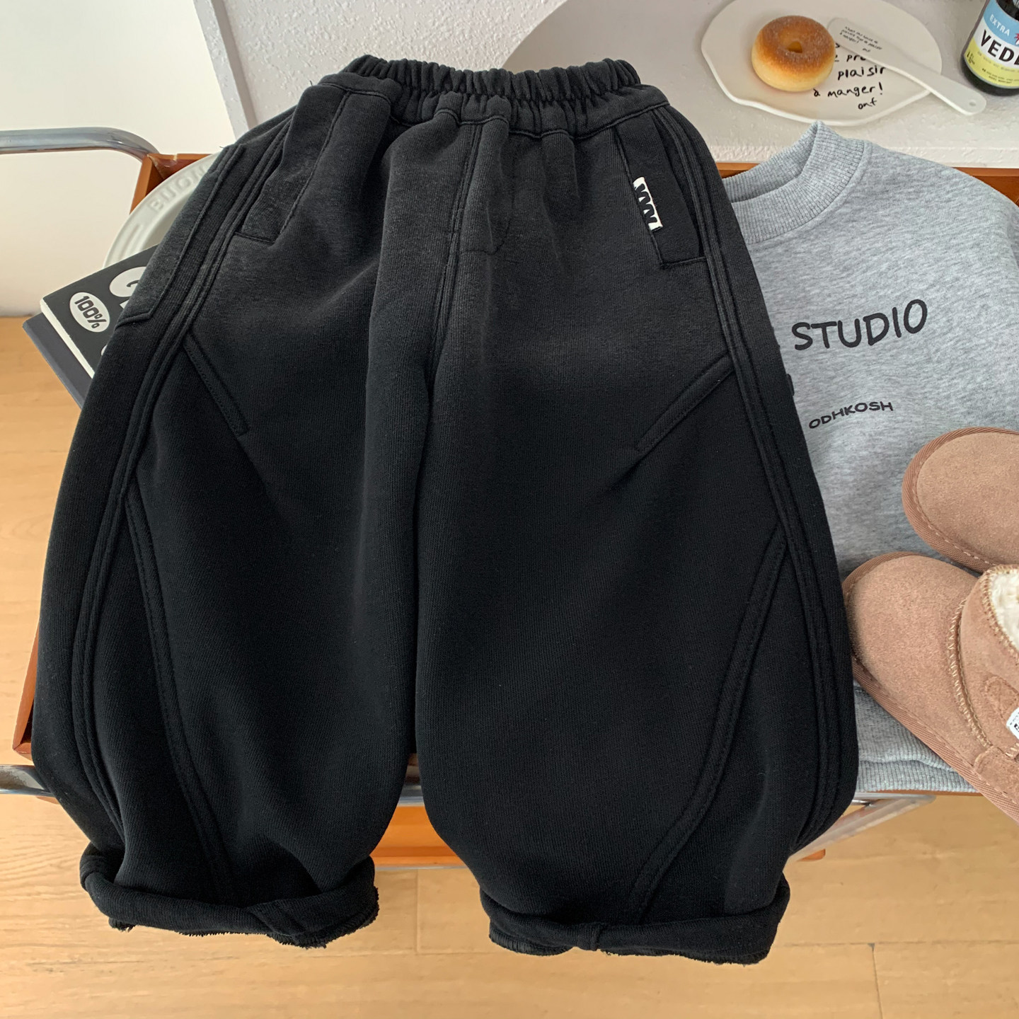 韩版儿童一体绒卫裤2025新款男童黑色弯刀裤冬装加绒运动宽松长裤