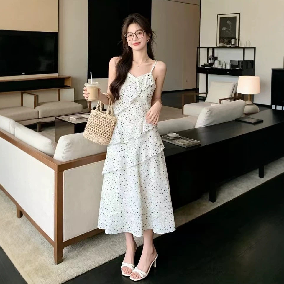 法式波点木耳边吊带连衣裙女2026夏季荷叶边显瘦气质温柔中款长裙