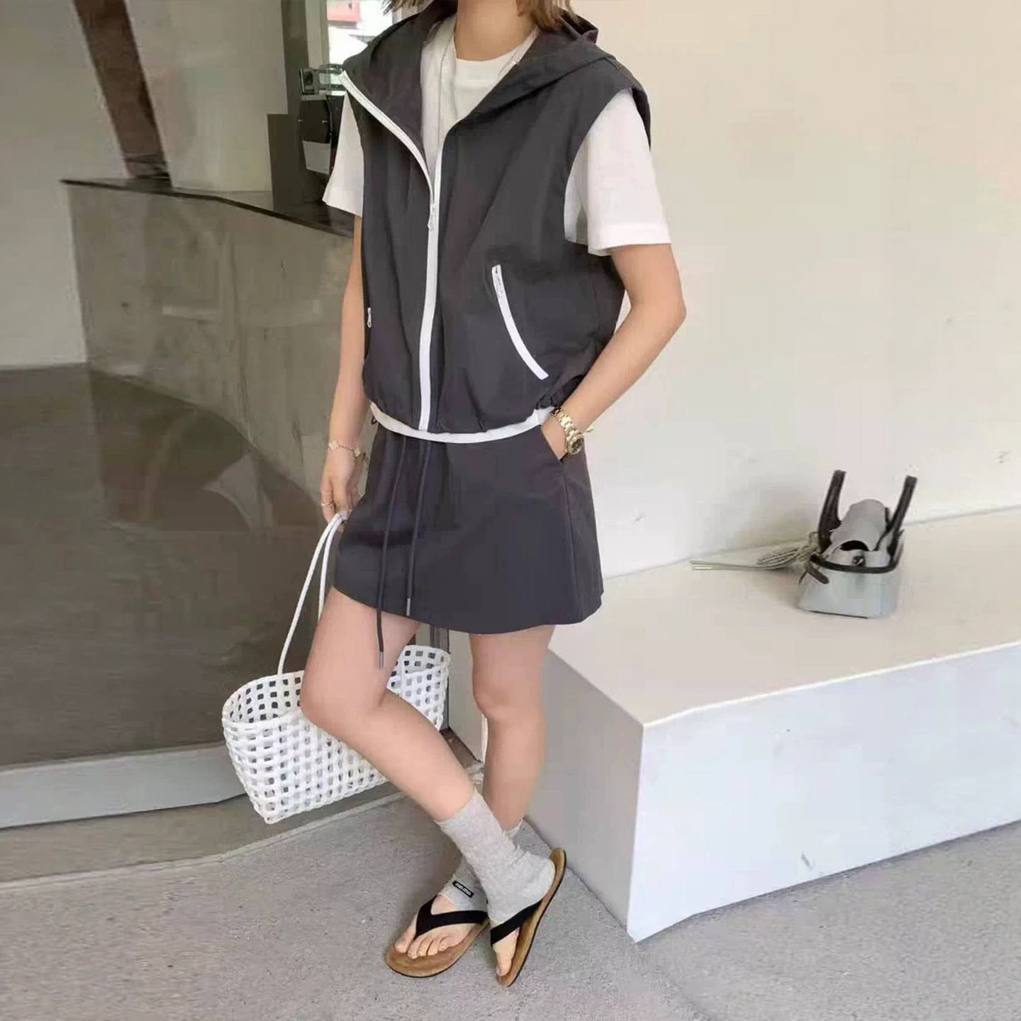 休闲套装女2026夏季爆款时尚洋气短袖连帽马甲短裙三件套小个子