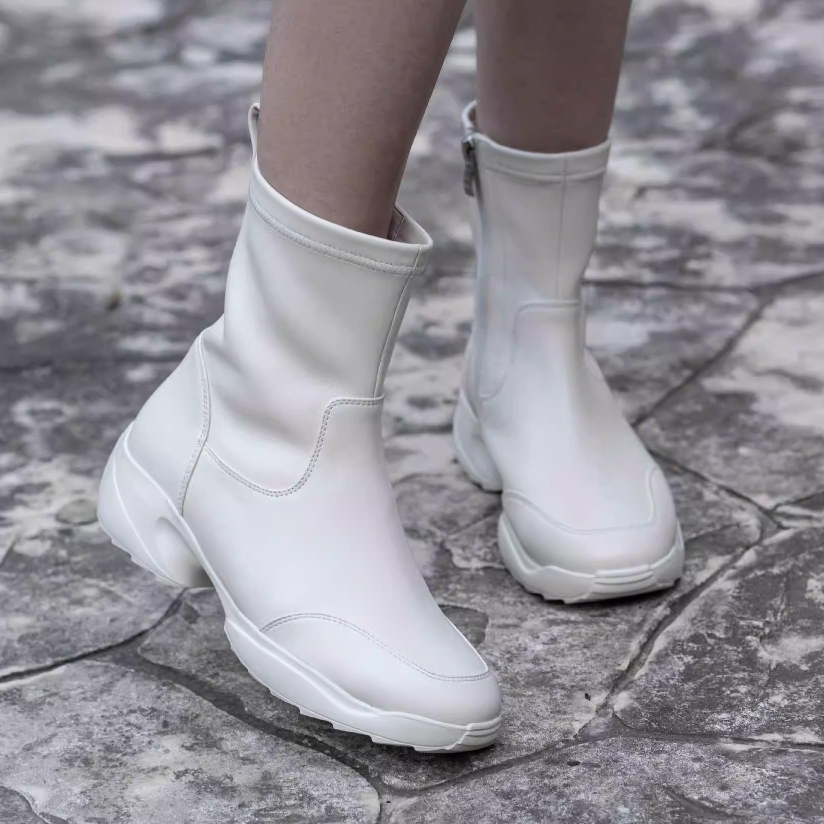 白色羊皮厚底短靴秋冬舒适真皮休闲风厚底瘦瘦靴切尔西女鞋小皮靴