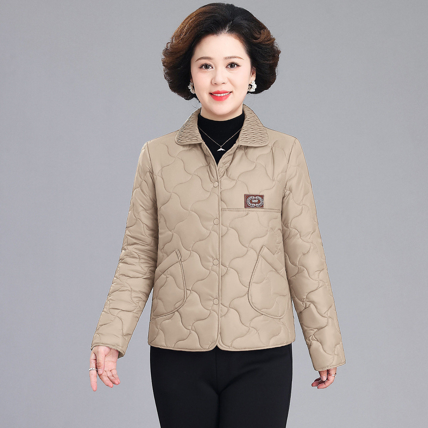 冬季新款轻薄棉服女中老年妈妈装短款菱格纹翻领外套时尚小个子女