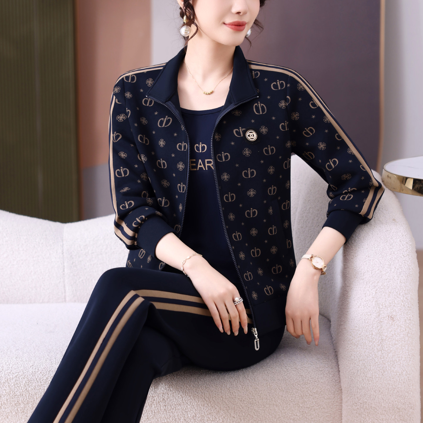 休闲运动套装女春秋新款宽松拉链印花外套中年妈妈装三件套显瘦