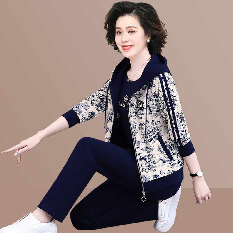 中年妈妈春季新款减龄显瘦运动服套装中老年女装春秋装时尚三件套