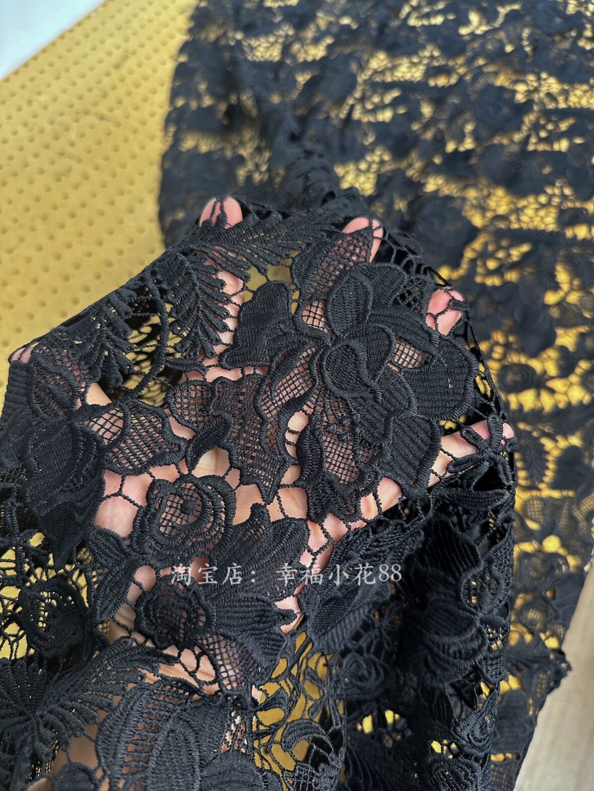 牛奶丝立体刺绣镂空花朵水溶布料