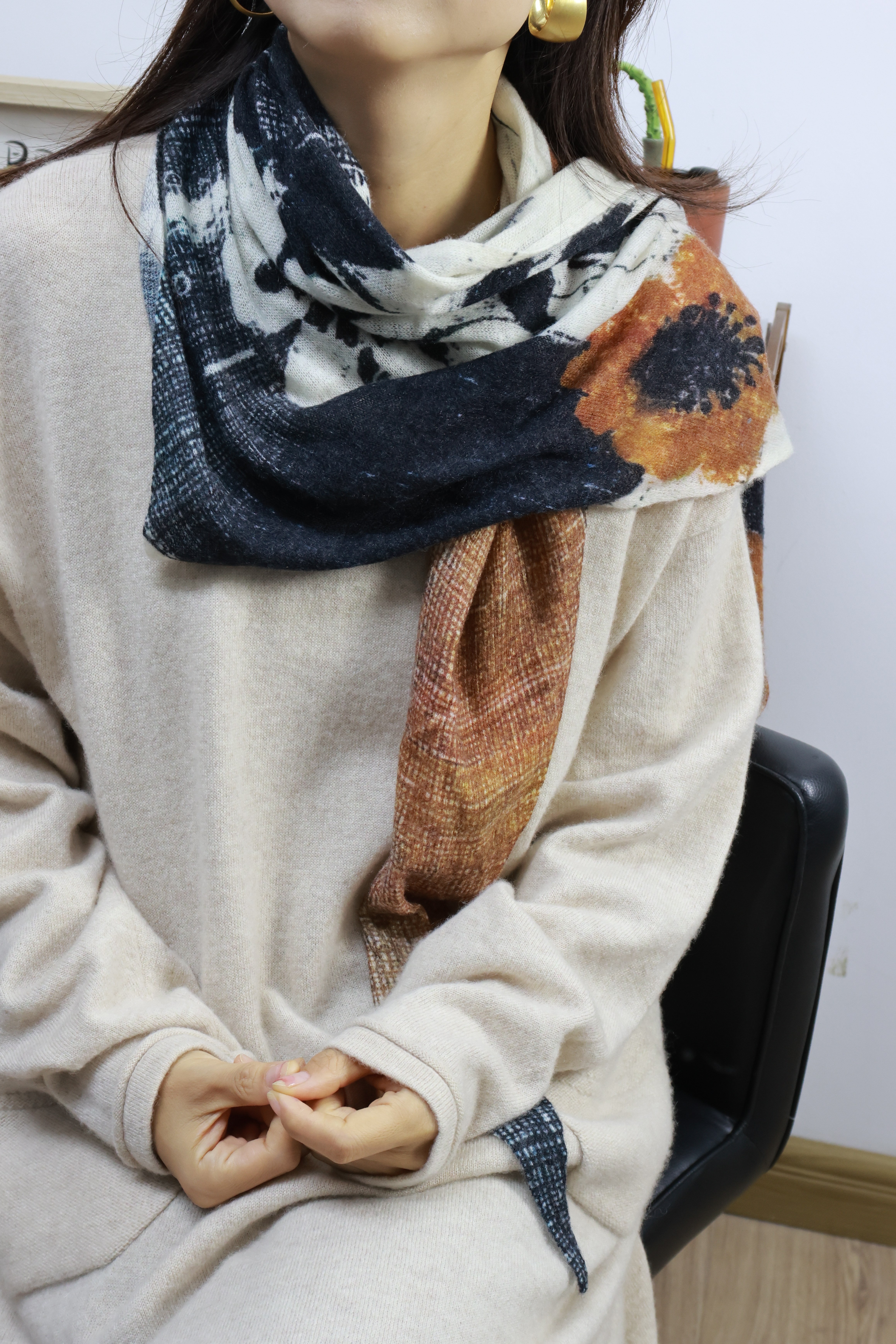 原创印花三角巾   精纺羊绒薄款印花围巾