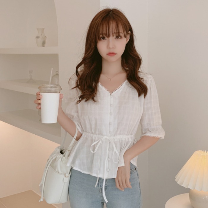 很仙的上衣韩国夏装小众设计感收腰显瘦花边短袖衬衫女v领小个子在类目 女装/女士精品, 衬衫中 - 来自Buy2taobao.com提供专业的淘宝代购服务