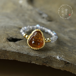 天然灰月光石925银镶嵌血珀佛公戒指弥勒佛笑佛戒圈琥珀生日礼物