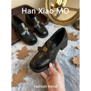 交叉带山茶花粗跟小皮鞋女2026春季新款中跟制服JK乐福鞋大码