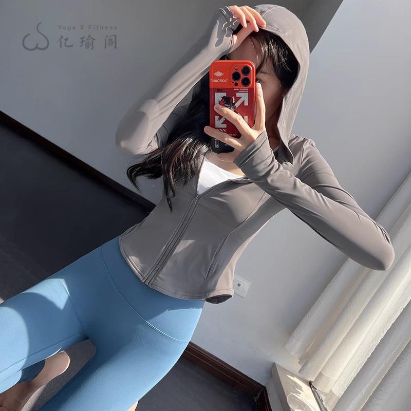 裸感连帽拉链修身显瘦瑜伽服女