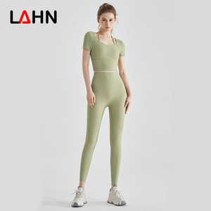新款瑜伽服套装夏季时尚细螺纹外穿健身跑步运动训练服套装两件套