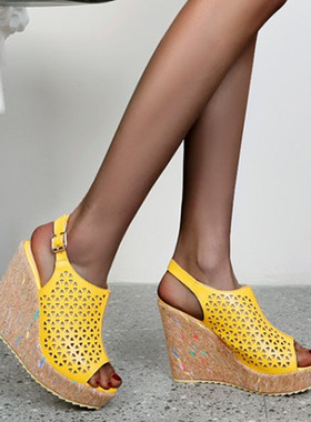 春夏新款透气镂空鱼嘴凉鞋大码40-43码坡跟凉鞋厚底超高跟鞋黄色