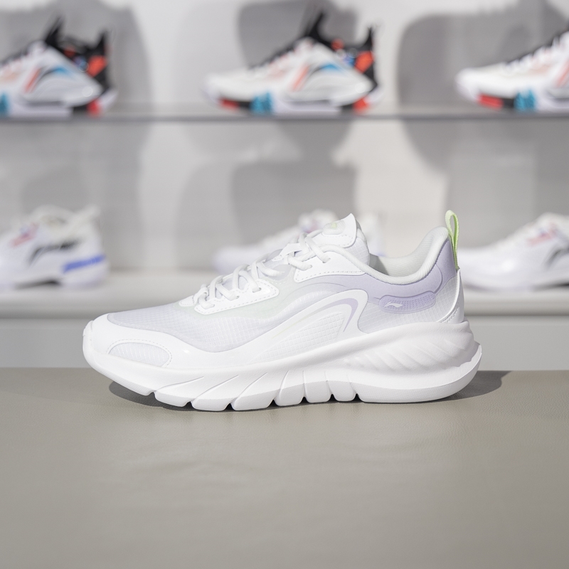 李宁女子跑鞋减震透气