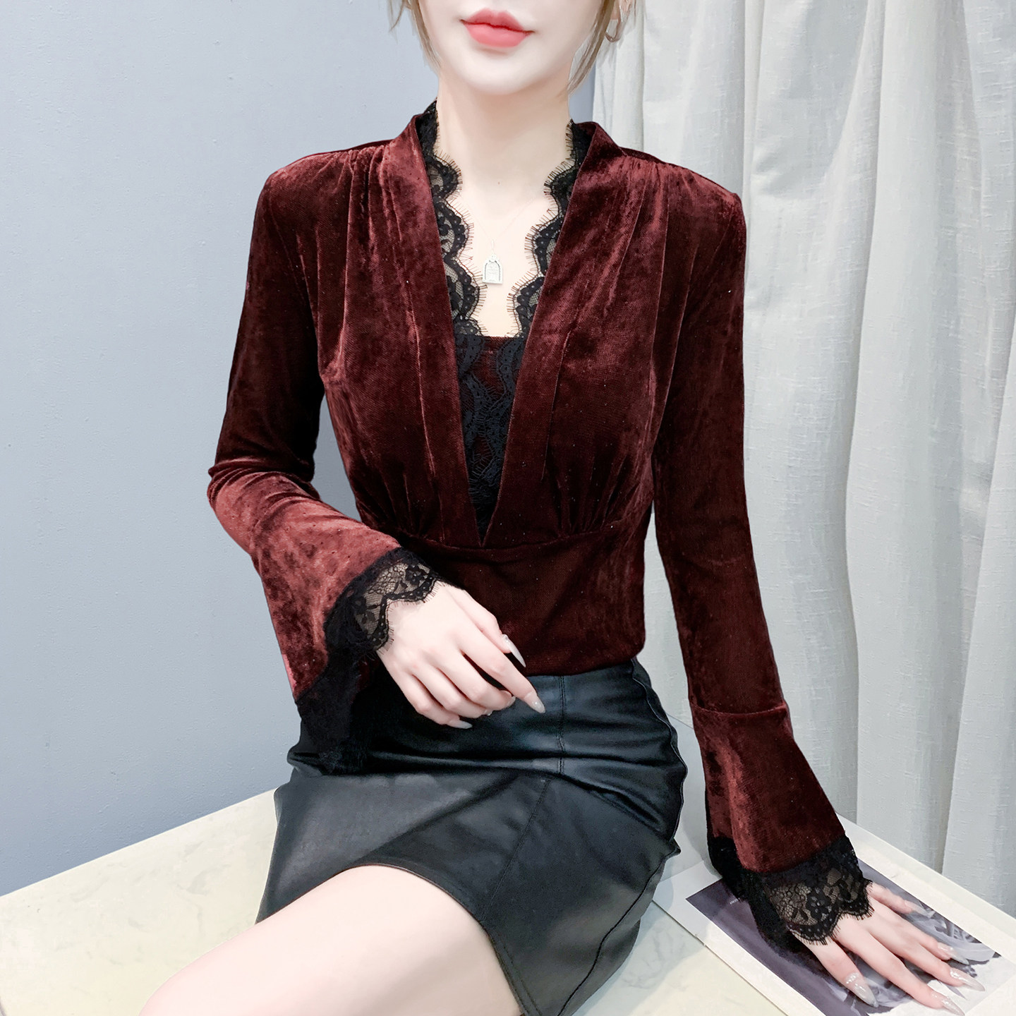 丝绒V领打底衫女秋冬欧货蕾丝拼接喇叭袖上衣洋气内搭长袖t恤小衫,女装/女士精品,T恤,淘宝优惠券,粉丝福利购,淘宝优惠卷