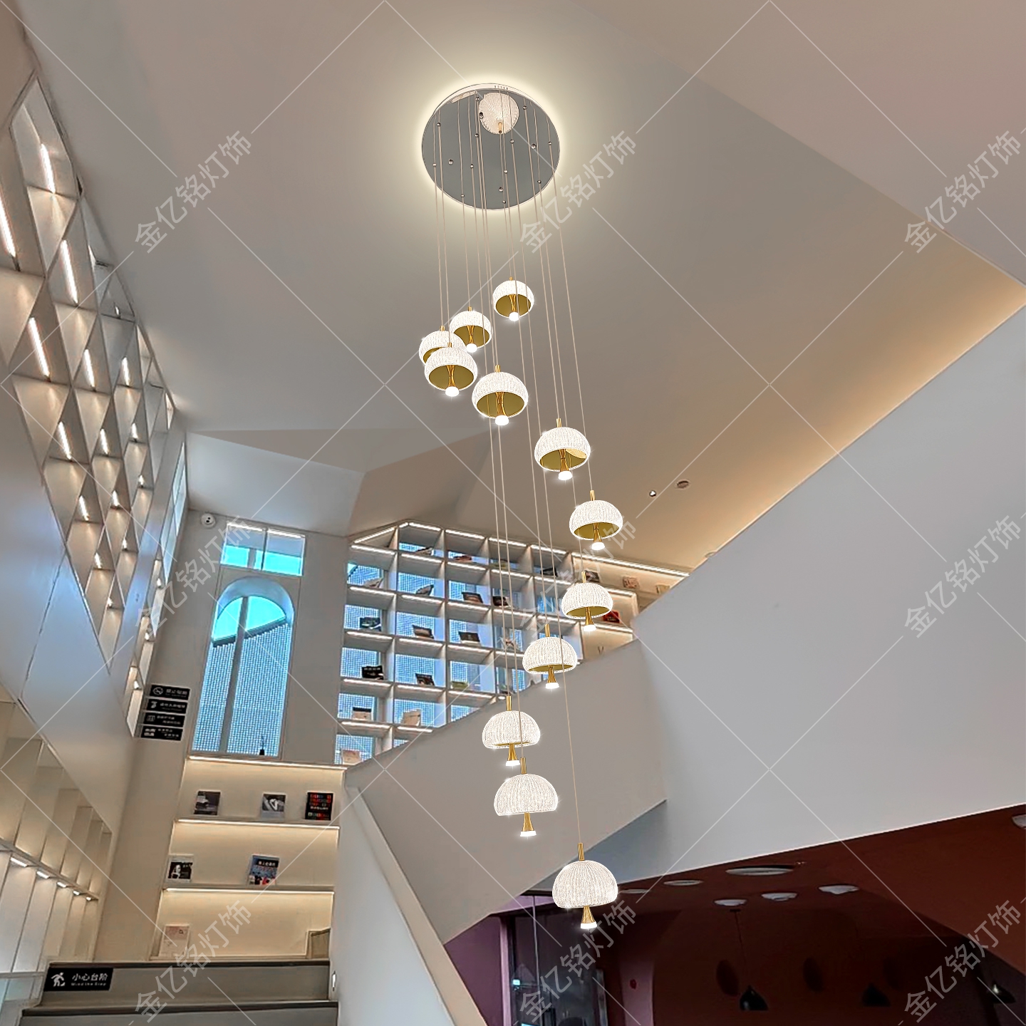 法式楼梯挑空吊灯+智能插拔头