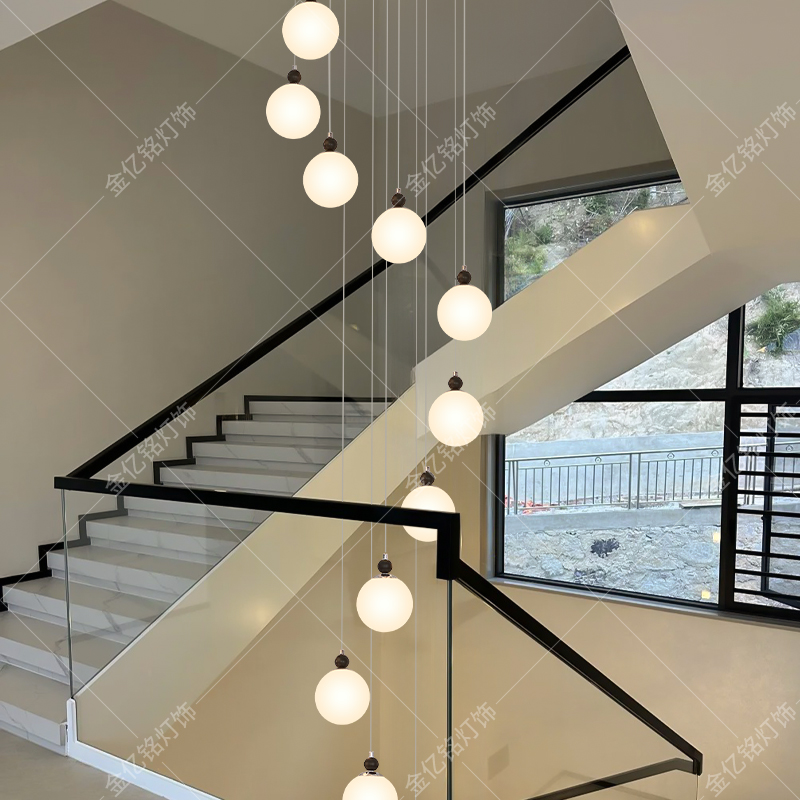 loft公寓楼梯挑空吊灯极简奶油风