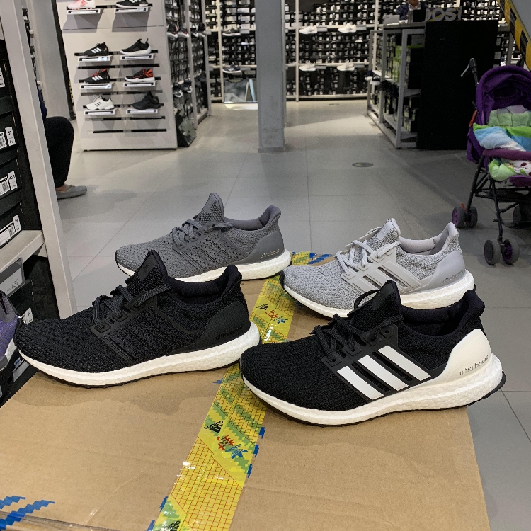 阿迪达斯ultraboost缓震跑步鞋